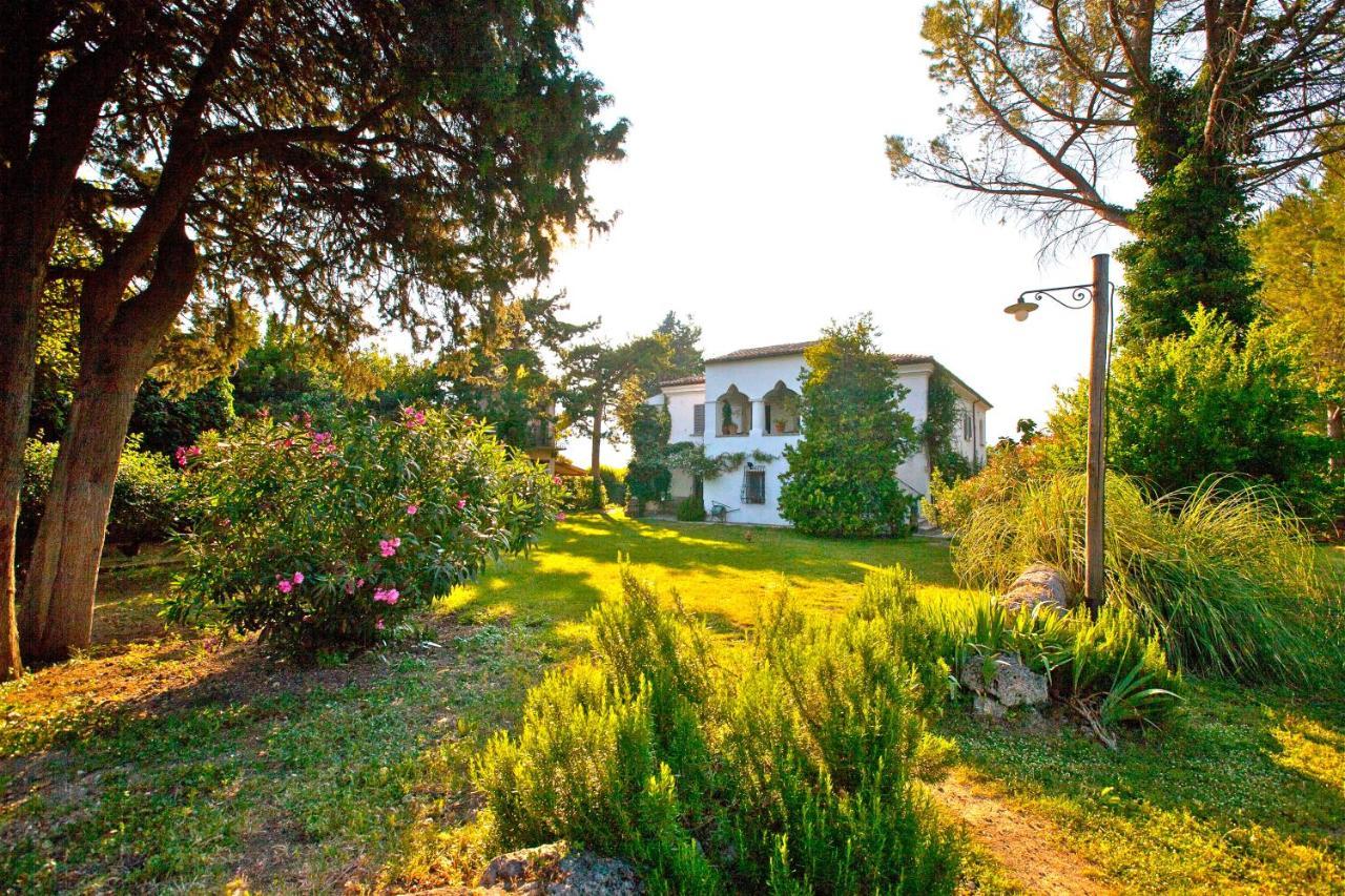 Agriturismo "Borgo Madonna Degli Angeli" - Charming Cottages In The Gardens ! Tocco da Casauria Luaran gambar