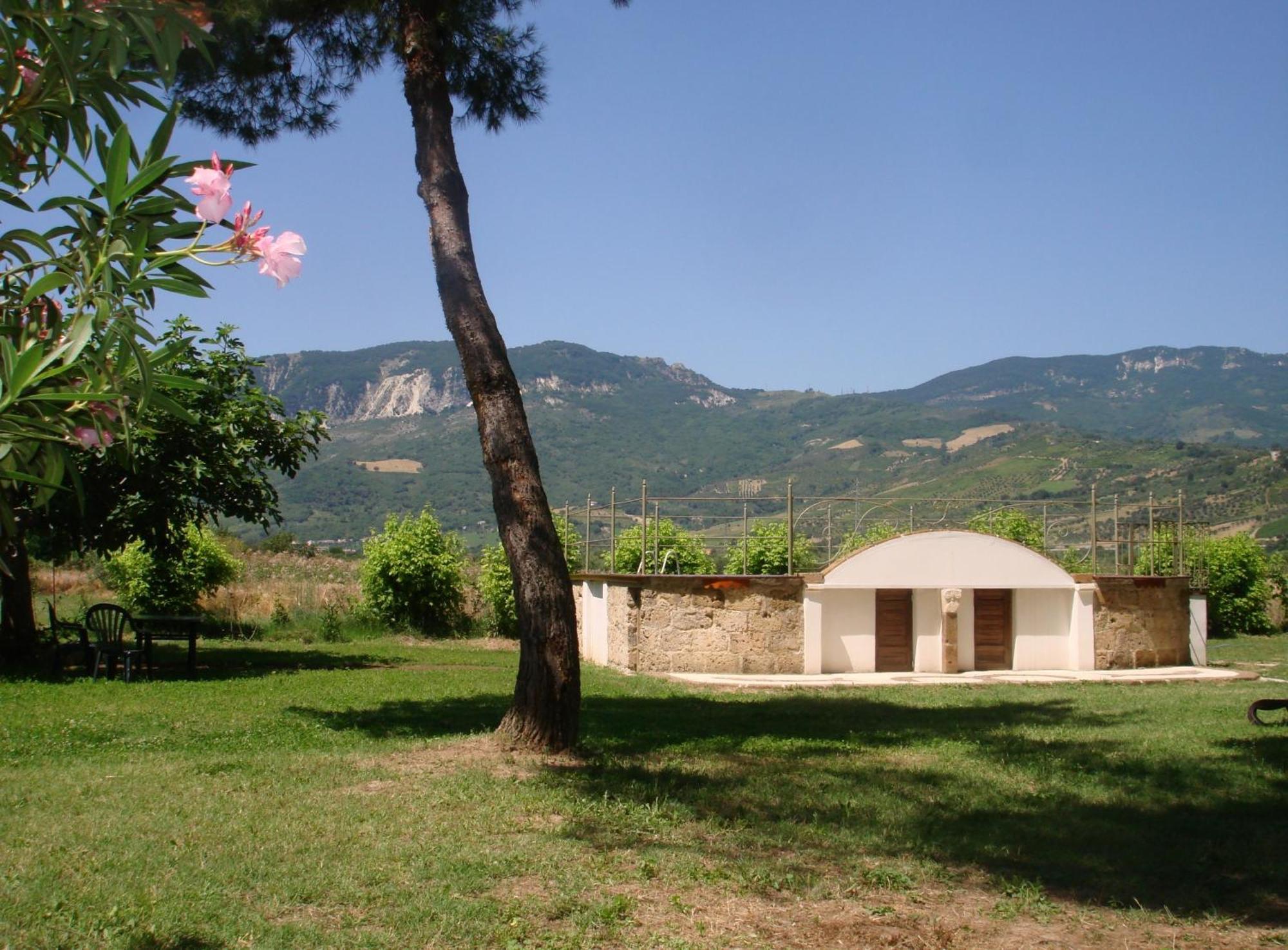 Agriturismo "Borgo Madonna Degli Angeli" - Charming Cottages In The Gardens ! Tocco da Casauria Luaran gambar